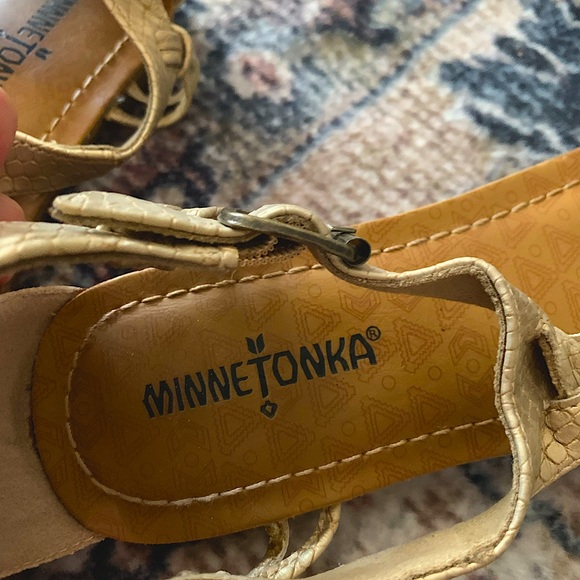 New With Out Tag Flip Flop, Minnetonka - Picture 3 of 4